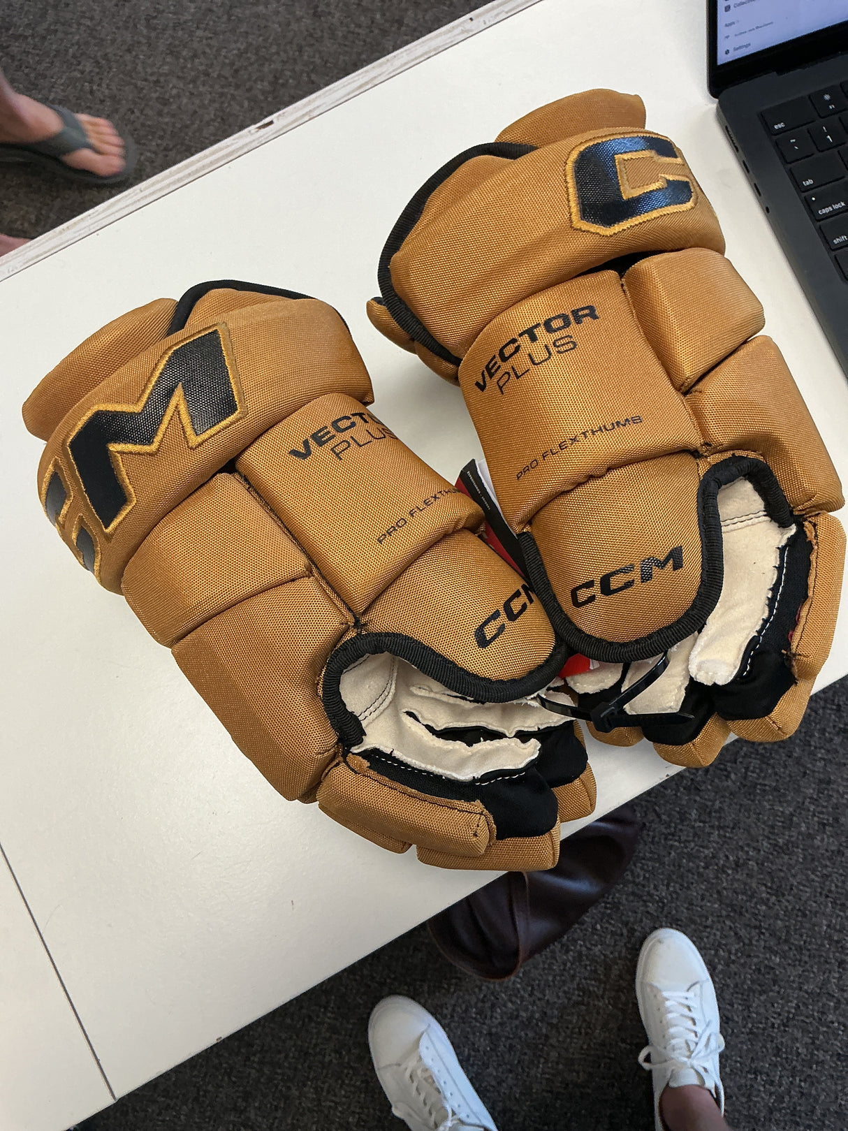 CCM Vector Plus Gloves